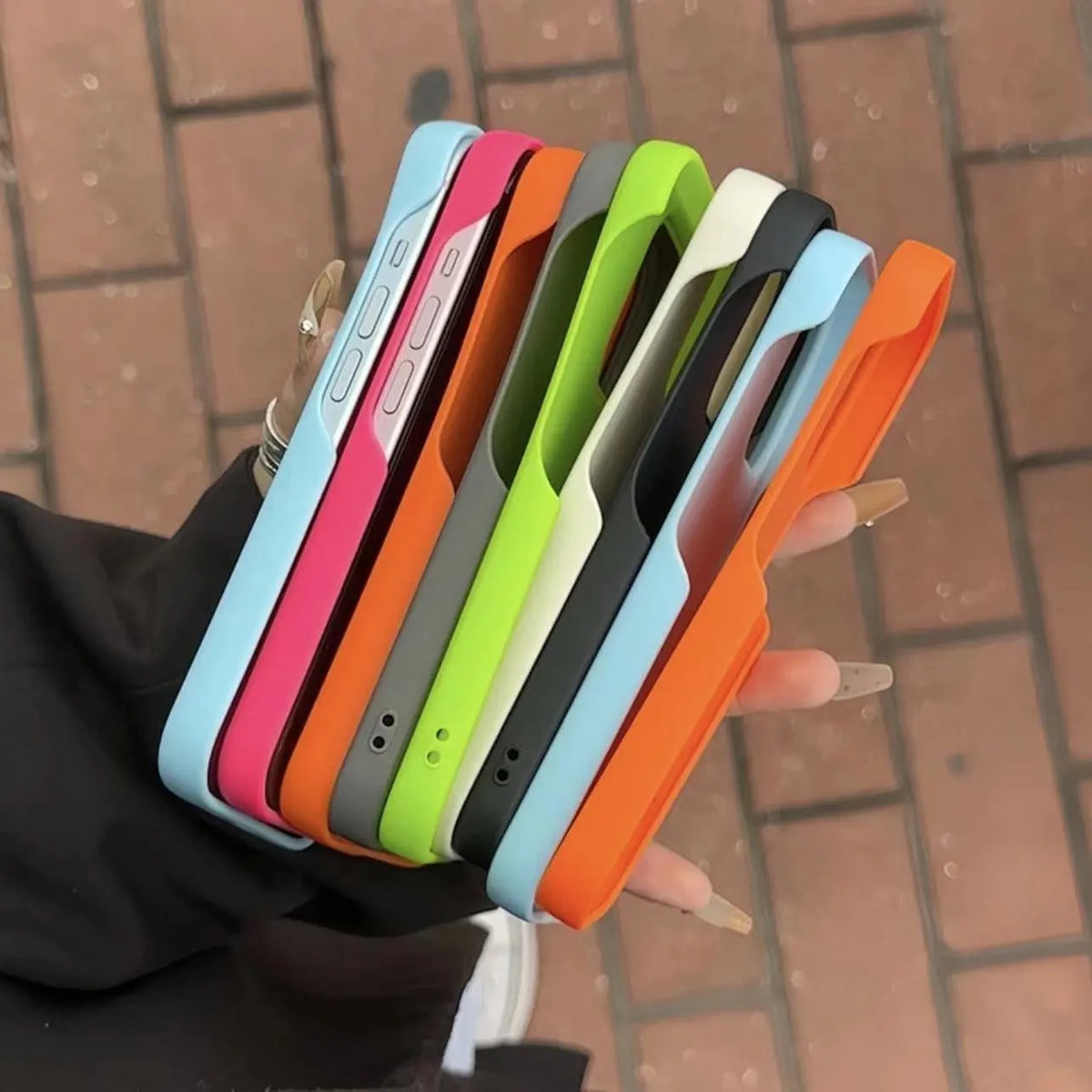 Chic Charm Half-Pack Graphite Case